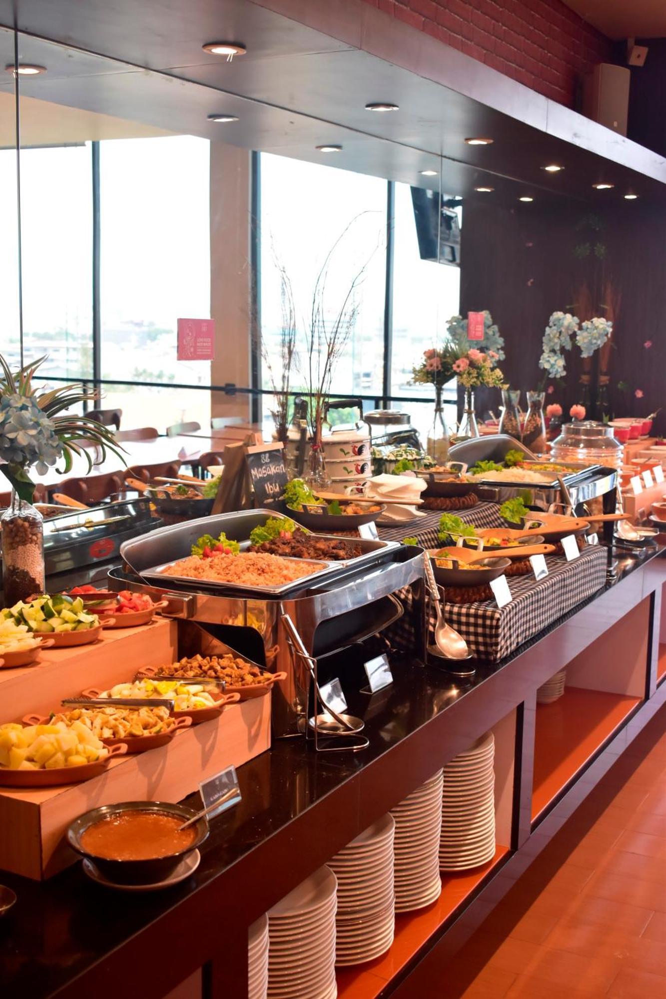 Hotel 88 Embong Malang Tunjungan Surabaya By Wh - Breakfast With The Best View On The Highest Floor And Strategic Location In The City Center Exterior foto