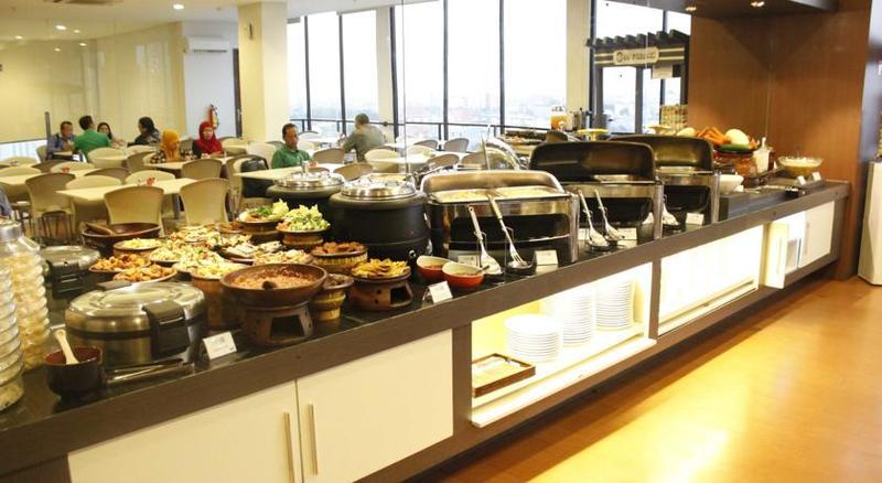 Hotel 88 Embong Malang Tunjungan Surabaya By Wh - Breakfast With The Best View On The Highest Floor And Strategic Location In The City Center Exterior foto