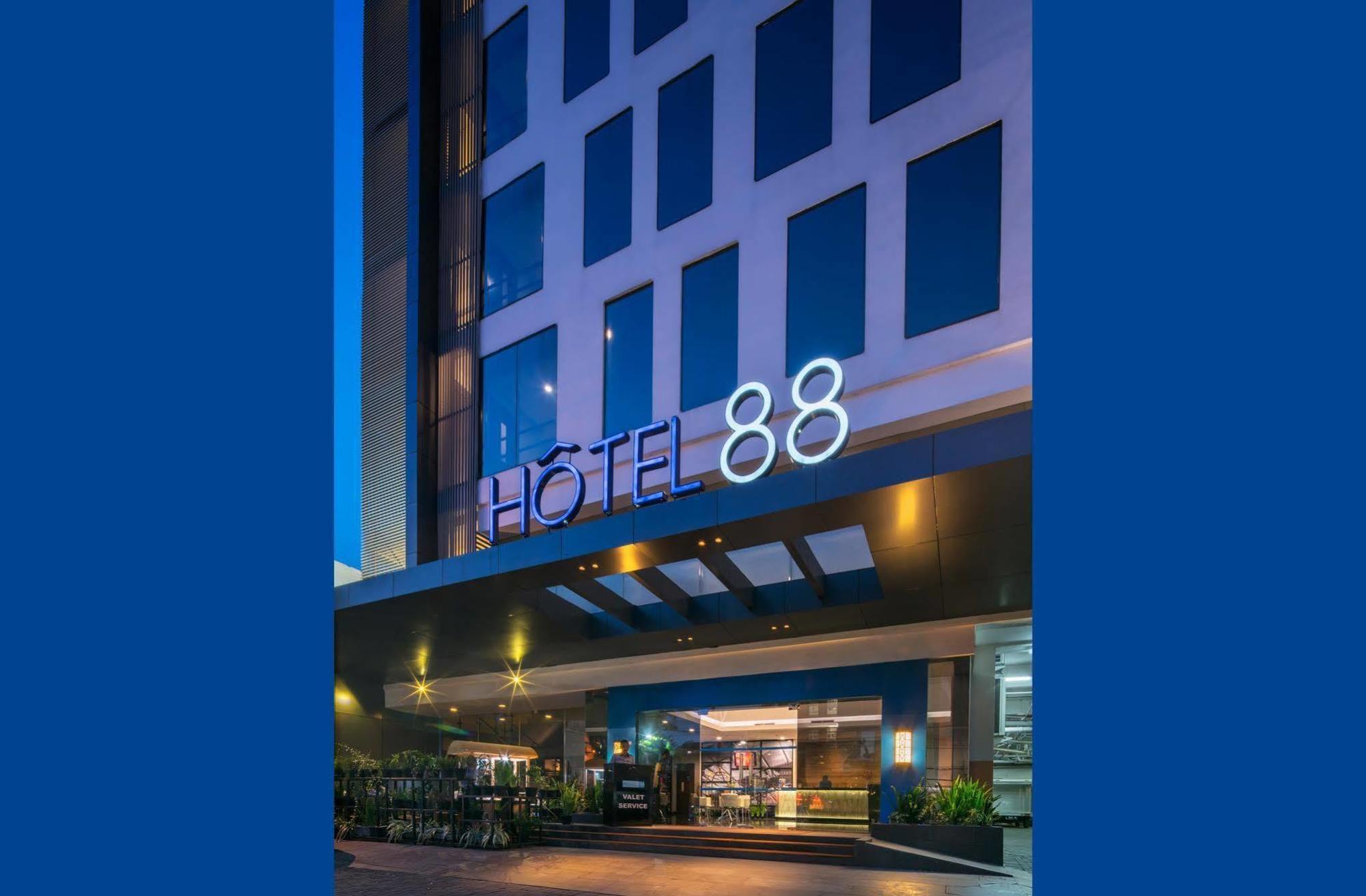 Hotel 88 Embong Malang Tunjungan Surabaya By Wh - Breakfast With The Best View On The Highest Floor And Strategic Location In The City Center Exterior foto