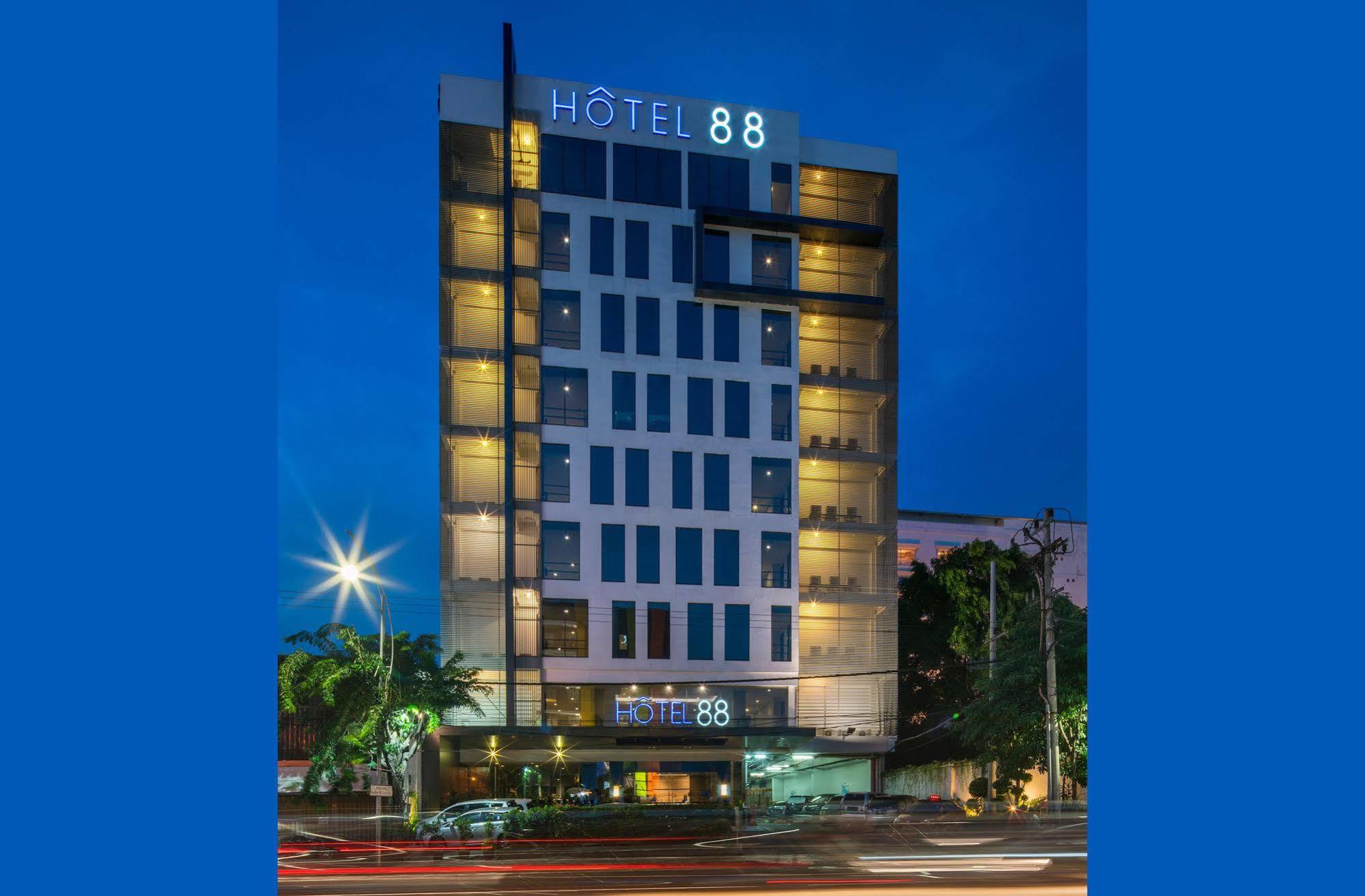Hotel 88 Embong Malang Tunjungan Surabaya By Wh - Breakfast With The Best View On The Highest Floor And Strategic Location In The City Center Exterior foto