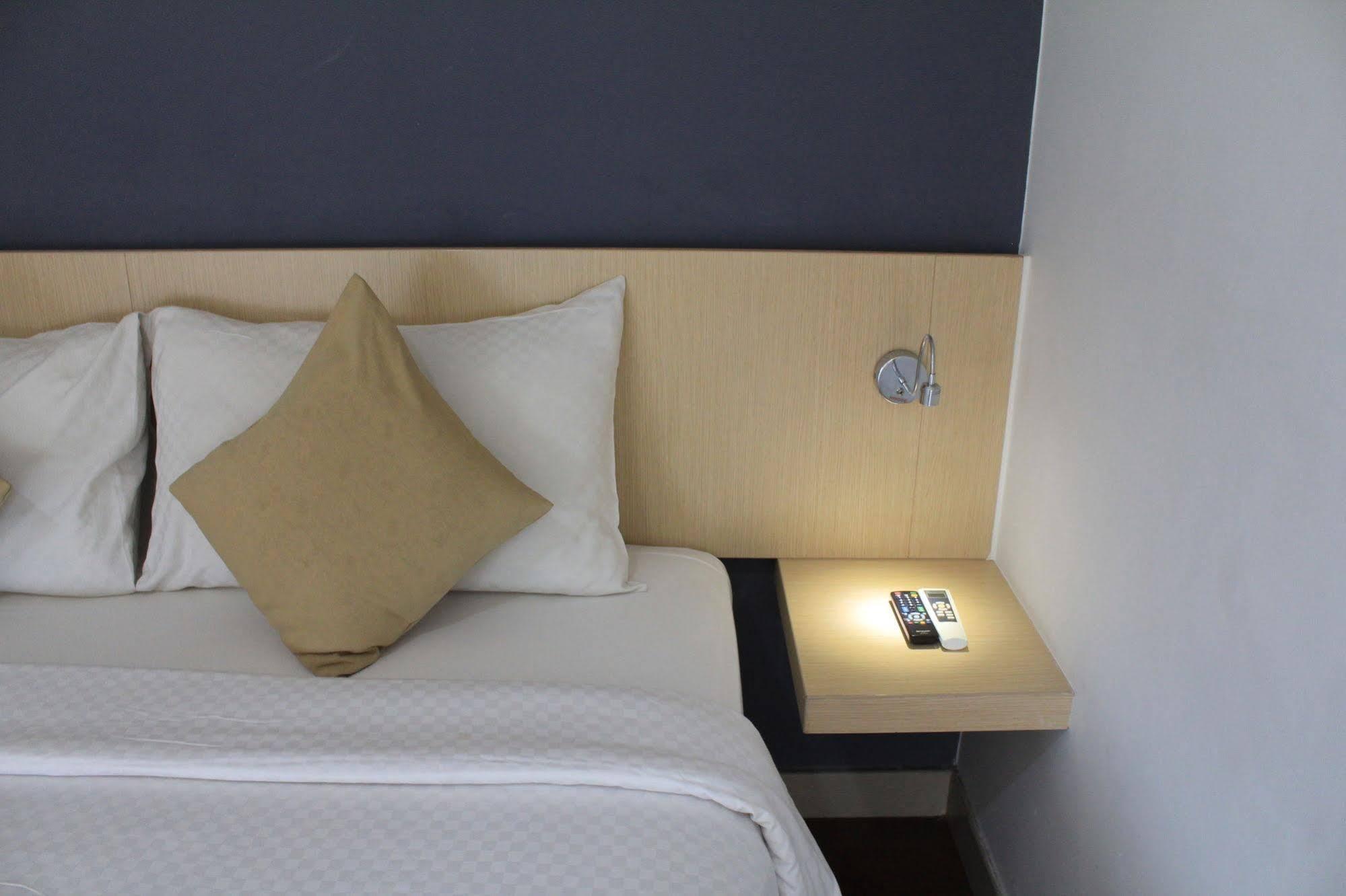 Hotel 88 Embong Malang Tunjungan Surabaya By Wh - Breakfast With The Best View On The Highest Floor And Strategic Location In The City Center Exterior foto